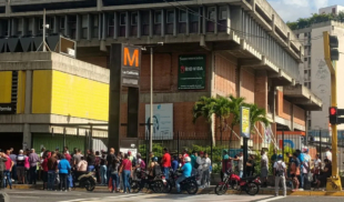 Gobierno ordena seguir la vida con normalidad pero tampoco demasiada porque sino es traición a la patria