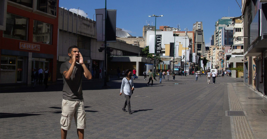 Se empiezan a escuchar los primeros venezolanos gritando que compren bolívares