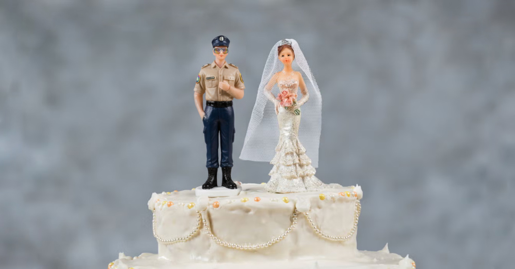 PNB se casa con estudiante para poder revisarle el teléfono