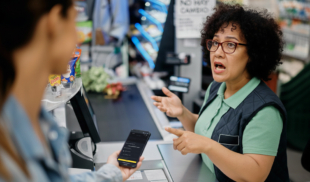 Cajera rechaza USDT arrugado