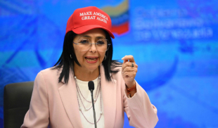Delcy asegura que ella hace lo que le da la gana siempre y cuando Trump esté de acuerdo