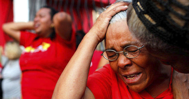 Chavista triste porque Estados Unidos paga el petróleo con dinero y no con absolutamente nada como Cuba