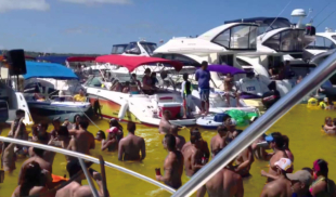 Venezuela se convierte en el primer país con una playa 100% de orina