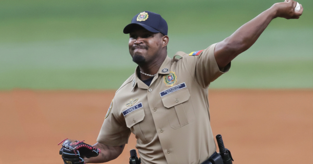 Magallanes demuestran que son el hampa seria saliendo a jugar con uniformes de la PNB