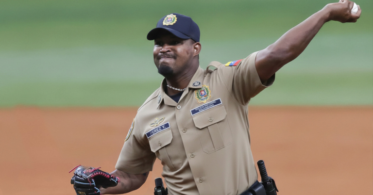 Magallanes demuestran que son el hampa seria saliendo a jugar con uniformes de la PNB