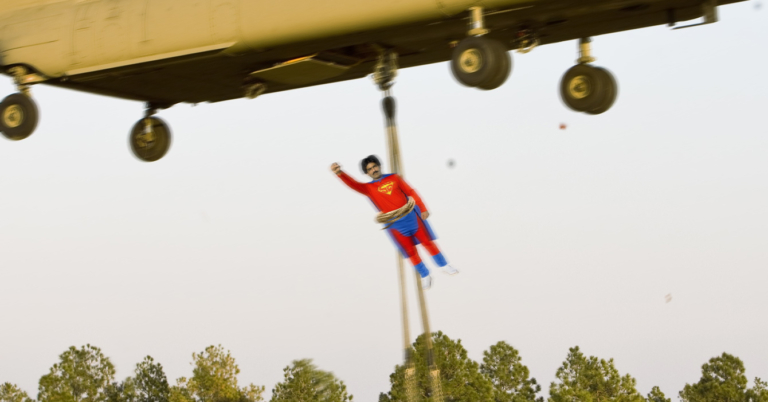 Helicópteros gringos se llevan a chamo que se disfrazó de Súper Bigote en Carnaval