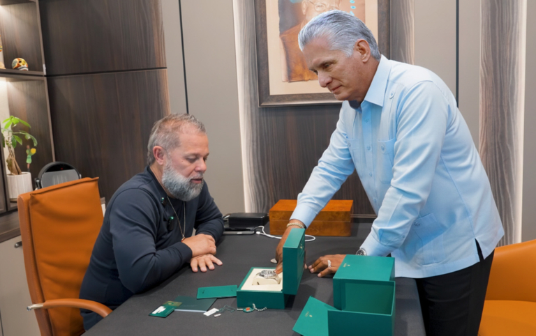 TRÁGICO: Díaz-Canel vende uno de sus Rolex para ver si Cuba llega a fin de mes