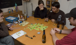 Reunión que estaba buena se va a la mierda en el instante que sacan juego de mesa