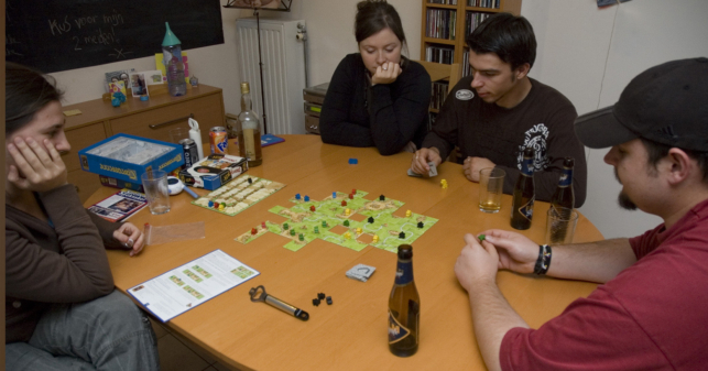 Reunión que estaba buena se va a la mierda en el instante que sacan juego de mesa