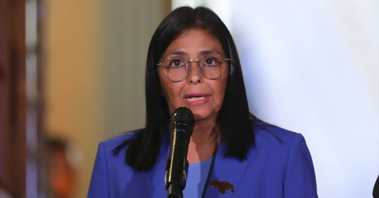 Gobierno le pide a Venezolanos que ahorren energía después de los apagones de 12 horas