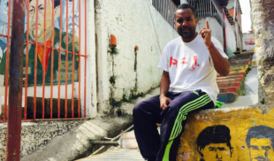 Chavista molesto porque ahora el chavismo lo trata como opositor