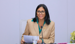 Delcy planea pasar la deuda nacional por Cashea