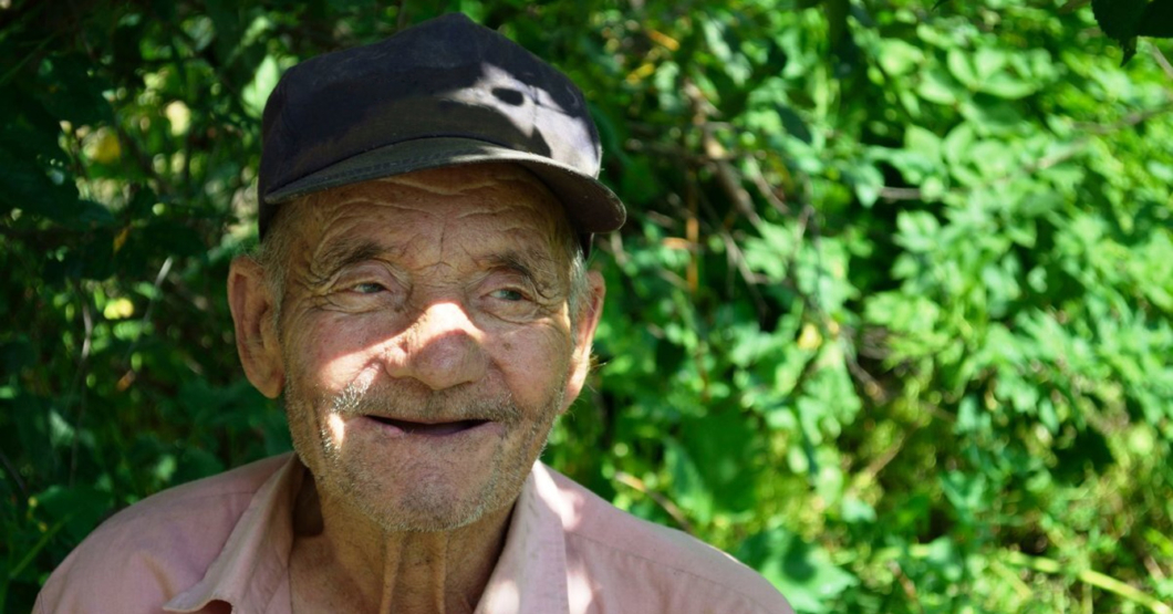 Abuelo cuenta romántica historia de como compró a la abuela cuando tenía 11 años