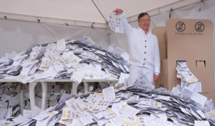Petro denuncia que solo le contaron 1 de sus 243 mil votos por Cepeda