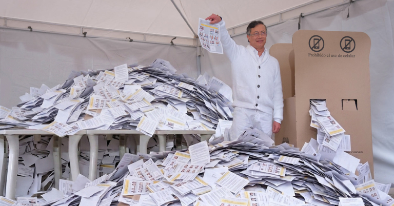 Petro denuncia que solo le contaron 1 de sus 243 mil votos por Cepeda