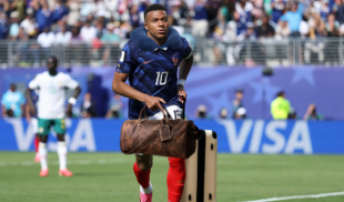 Mbappé aprovecha cooling break para ir a Madrid a ver a Ester Expósito