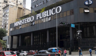 Imputan policías por literalmente andar pendientes de una paja