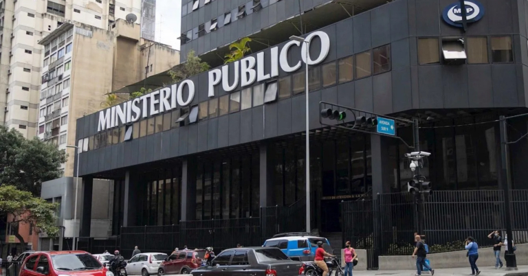 Imputan policías por literalmente andar pendientes de una paja