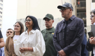 Delcy Rodríguez entrega vivienda a afectado de los terremotos Jorge Rodríguez