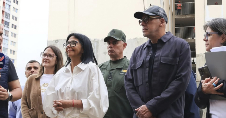 Delcy Rodríguez entrega vivienda a afectado de los terremotos Jorge Rodríguez