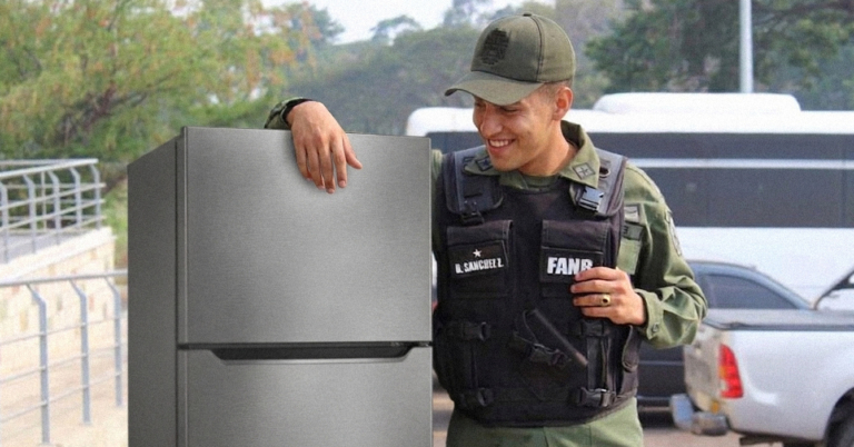HERMOSO: Una nevera se reencuentra con Guardia Nacional que la sacó de los escombros