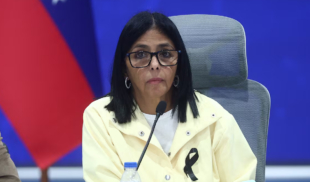 Delcy pide a ciudadanos a ahorrar la electricidad que no tienen
