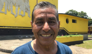 Alto costo de vida obliga a papá a abandonar a su familia para seguir bebiendo