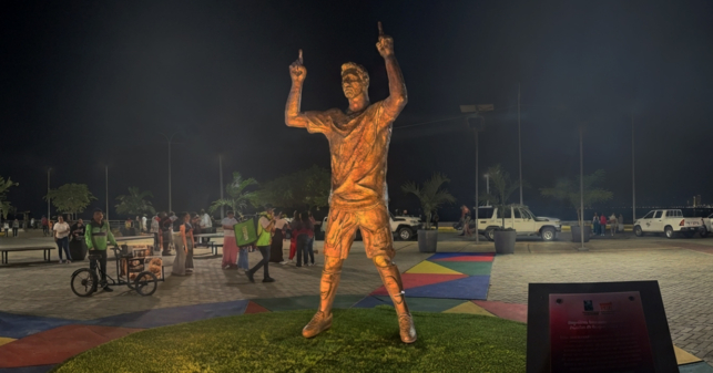 Estatua de Messi en Maracaibo se va del país por culpa de los apagones