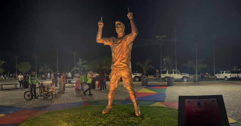 Estatua de Messi en Maracaibo se va del país por culpa de los apagones