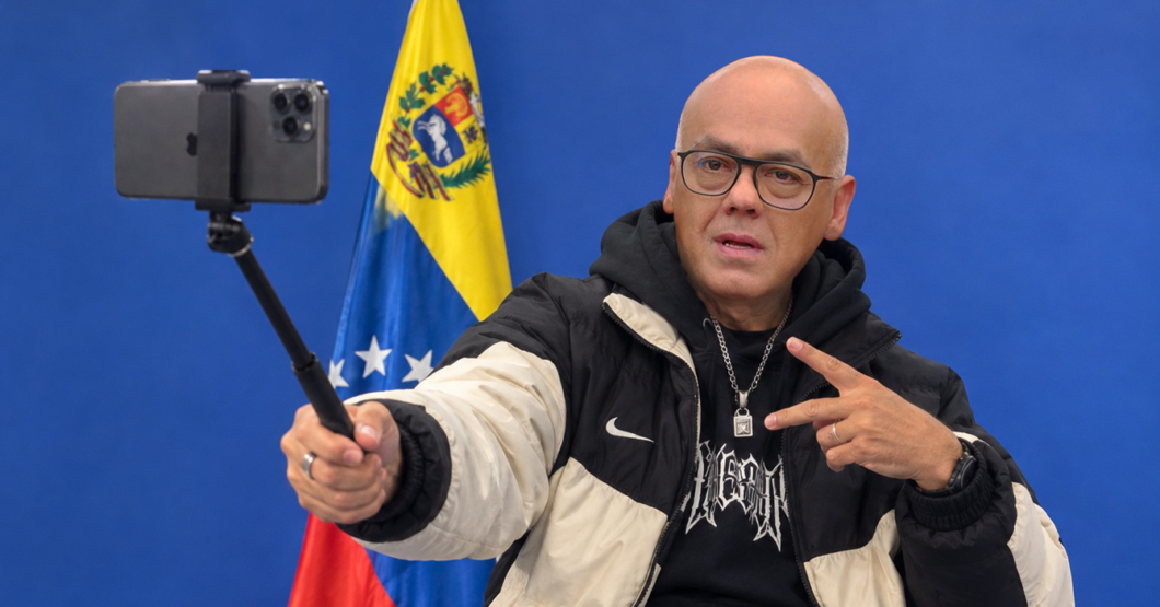 Jorge Rodríguez explica que desfalcar el país, dejar los hospitales sin insumos y torturar presos era un reto viral de TikTok