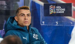 Cristiano Ronaldo se retira de la selección porque nadie le besa los pies en el vestuario