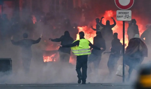 Franceses destruyen Francia para que Francia esté mejor