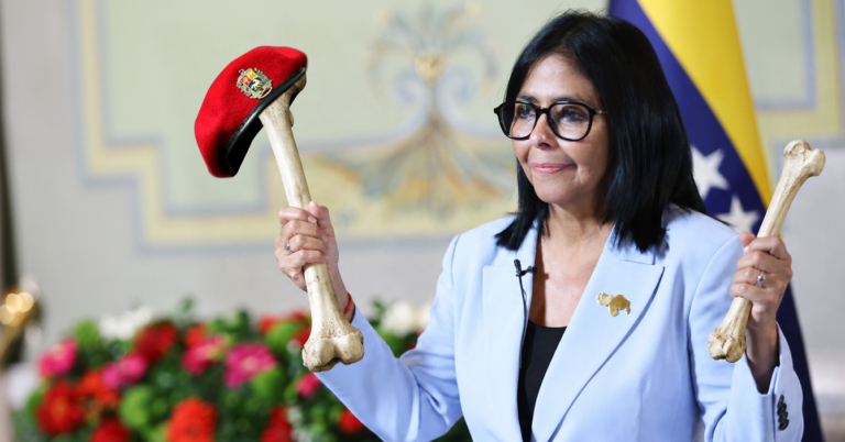 Delcy extradita restos de Chávez a EE.UU.