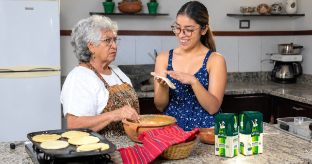 Abuela deshereda a nieto que no supo abrirle el huequito a la arepa