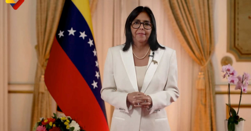 Delcy hace cosplay de Maria Corina